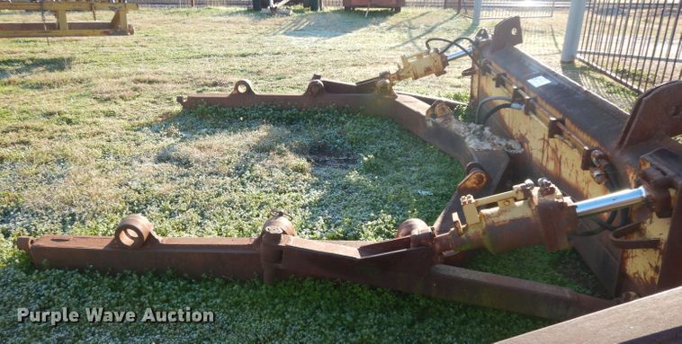 image for item DF2619 Caterpillar D6D six-way dozer blade