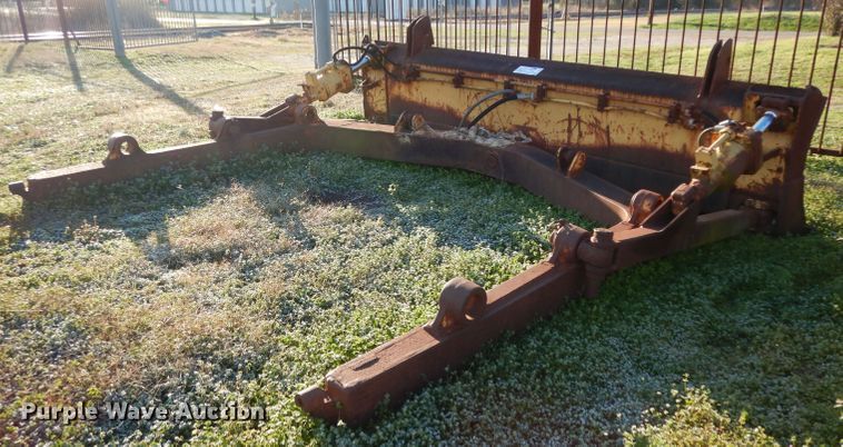 image for item DF2619 Caterpillar D6D six-way dozer blade