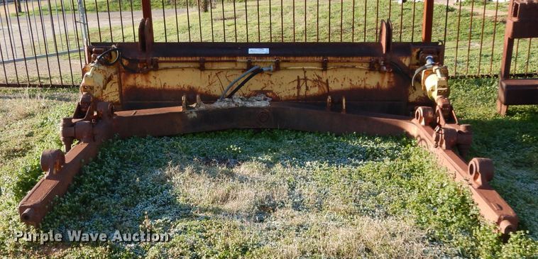 image for item DF2619 Caterpillar D6D six-way dozer blade