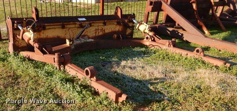 image for item DF2619 Caterpillar D6D six-way dozer blade