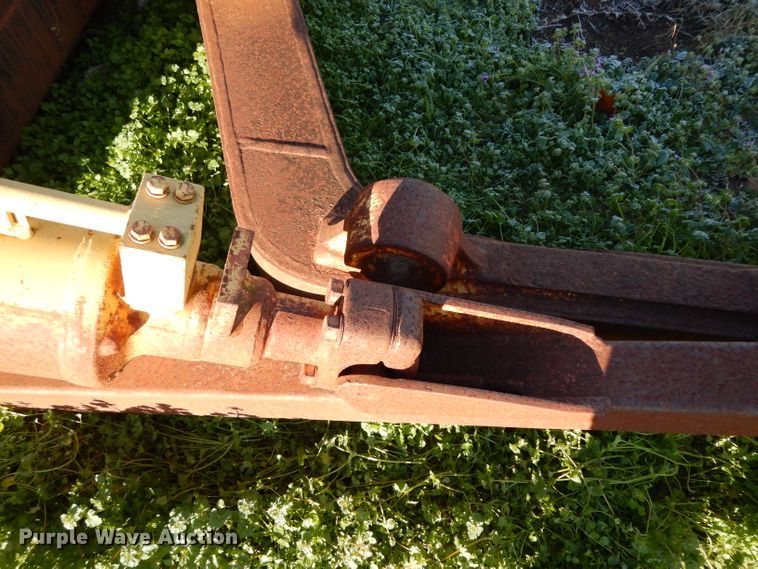 image for item DF2619 Caterpillar D6D six-way dozer blade