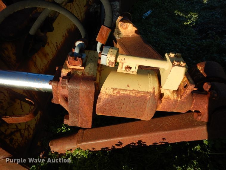 image for item DF2619 Caterpillar D6D six-way dozer blade