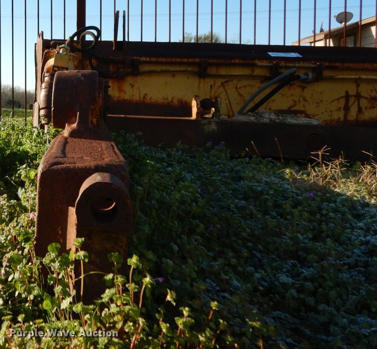 image for item DF2619 Caterpillar D6D six-way dozer blade