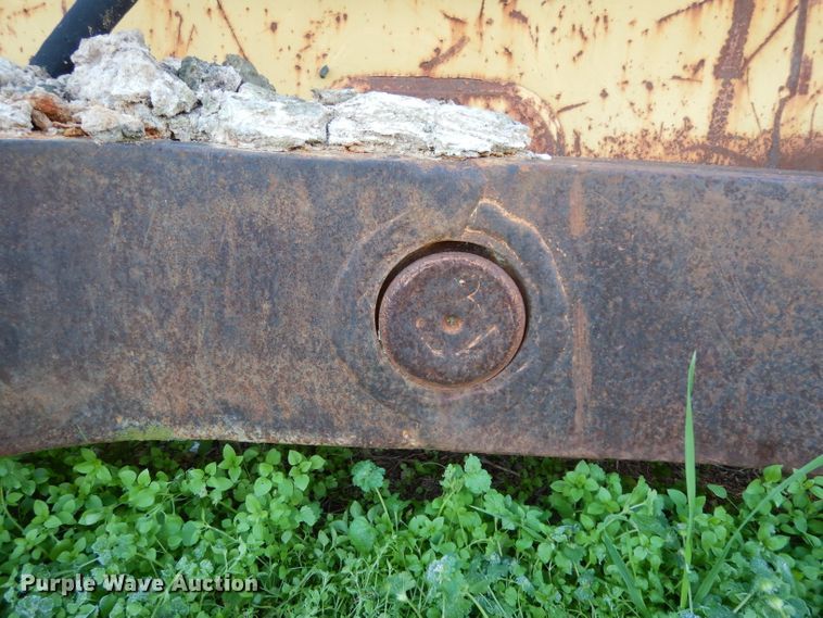 image for item DF2619 Caterpillar D6D six-way dozer blade