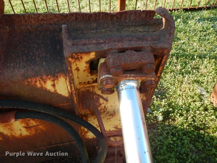 image for item DF2619 Caterpillar D6D six-way dozer blade