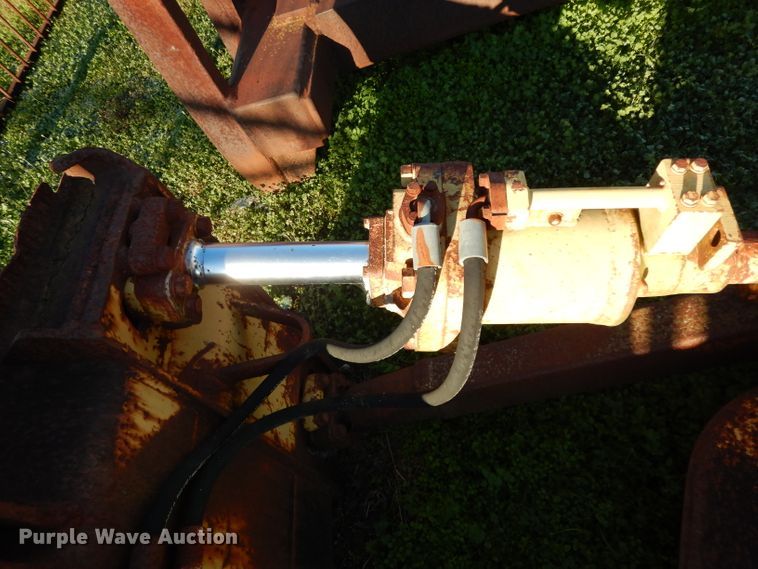 image for item DF2619 Caterpillar D6D six-way dozer blade