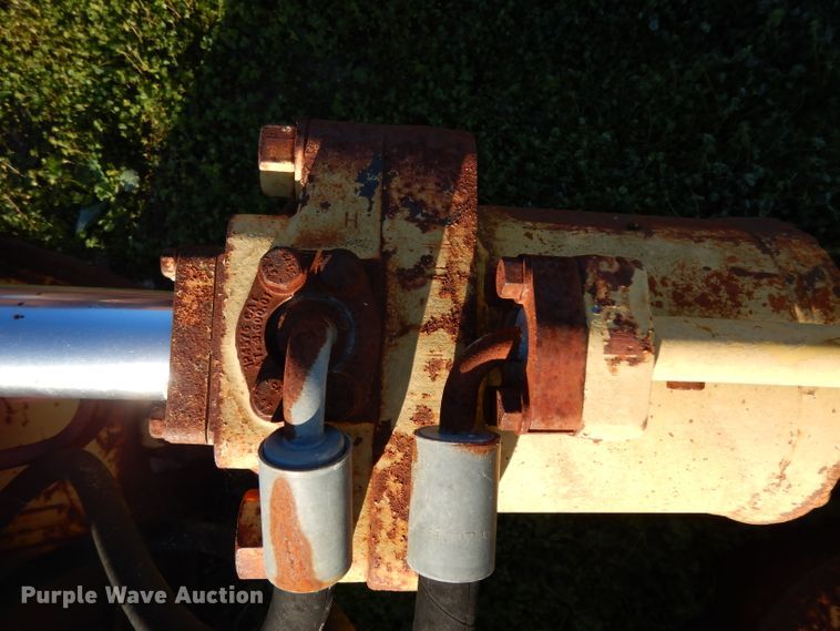 image for item DF2619 Caterpillar D6D six-way dozer blade