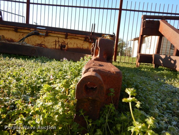 image for item DF2619 Caterpillar D6D six-way dozer blade