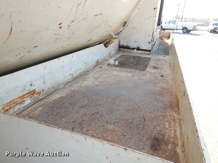 image for item DH4309 1997 Ford F800 sewer jetter truck