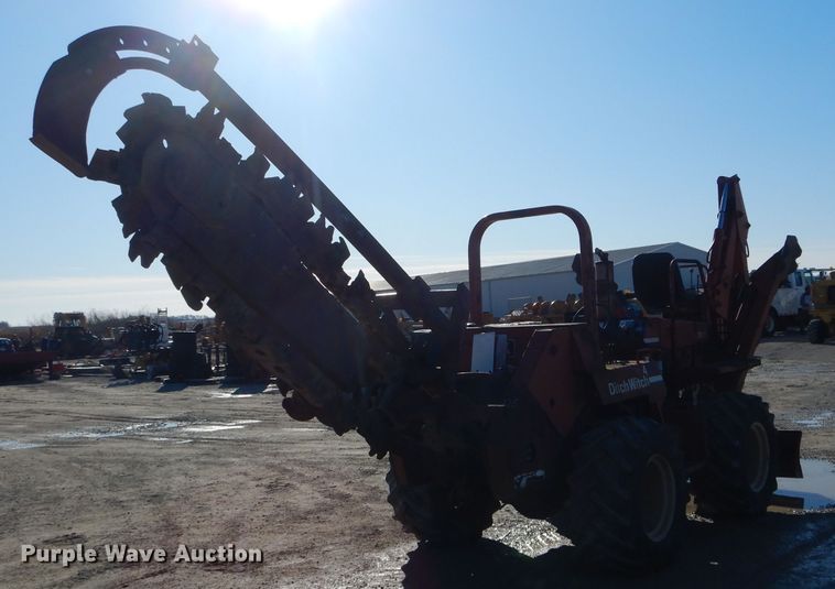 image for item DH6928 1994 Ditch Witch 7610 trencher