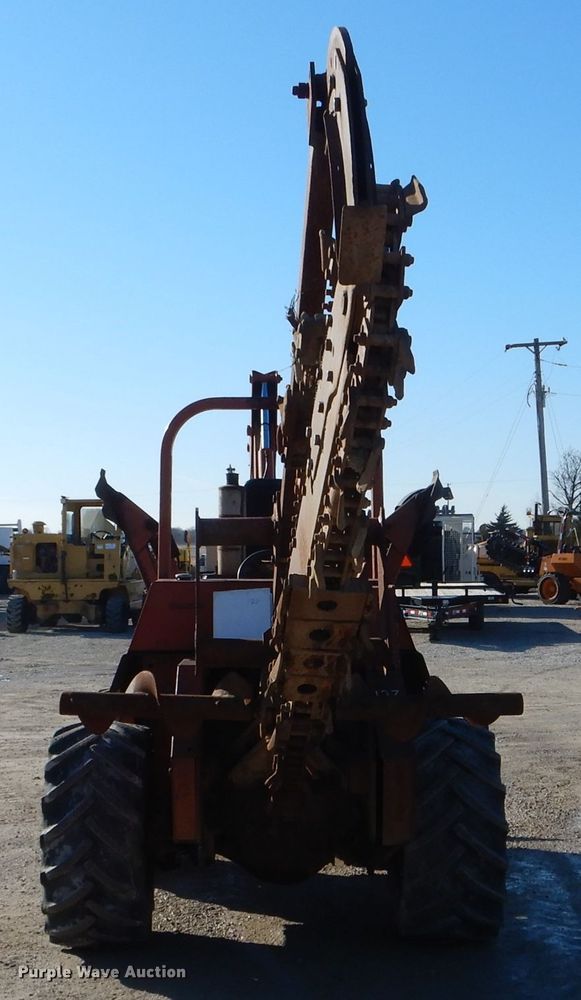 image for item DH6928 1994 Ditch Witch 7610 trencher