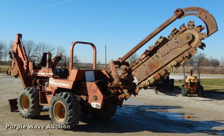 image for item DH6928 1994 Ditch Witch 7610 trencher