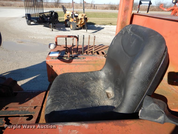 image for item DH6928 1994 Ditch Witch 7610 trencher