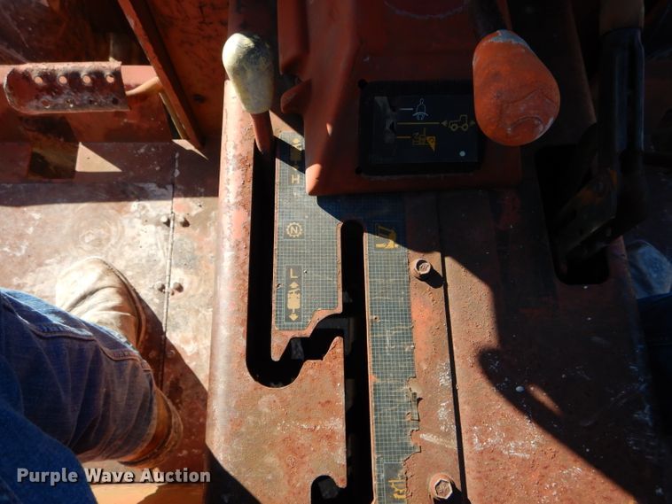 image for item DH6928 1994 Ditch Witch 7610 trencher