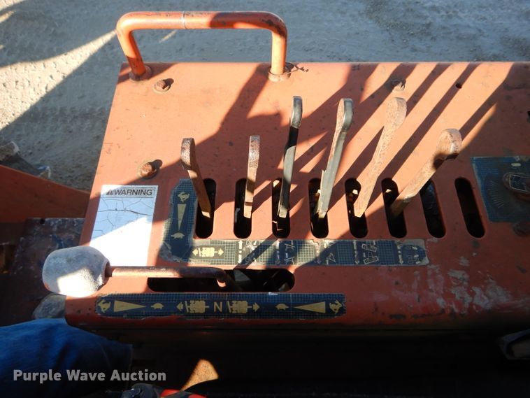 image for item DH6928 1994 Ditch Witch 7610 trencher