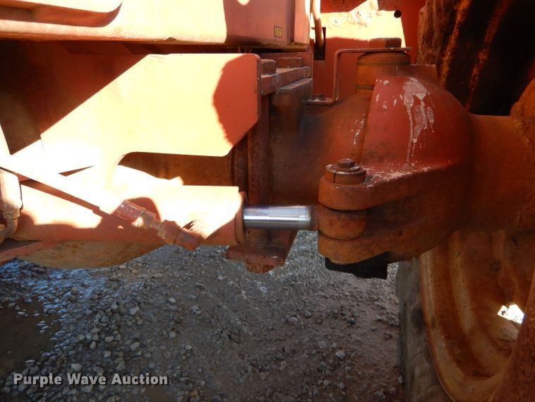 image for item DH6928 1994 Ditch Witch 7610 trencher