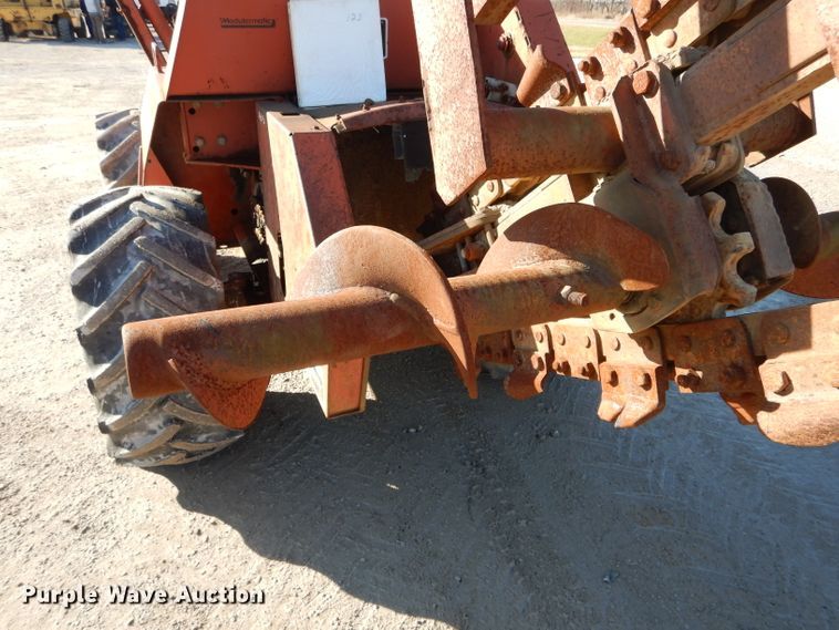 image for item DH6928 1994 Ditch Witch 7610 trencher