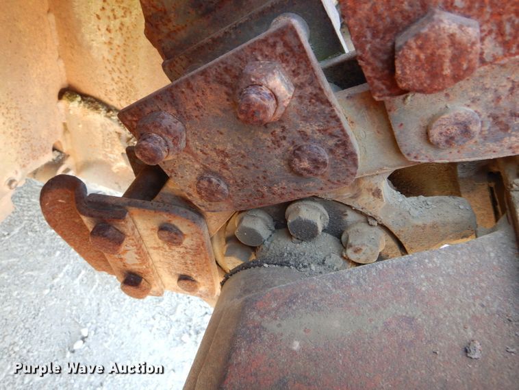 image for item DH6928 1994 Ditch Witch 7610 trencher