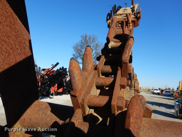 image for item DH6928 1994 Ditch Witch 7610 trencher