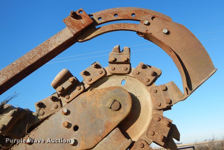 image for item DH6928 1994 Ditch Witch 7610 trencher