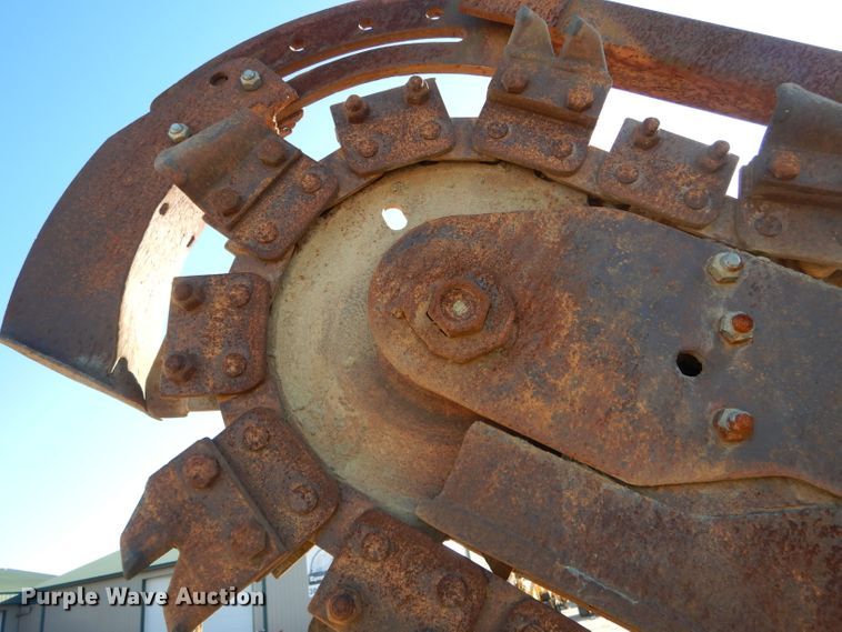 image for item DH6928 1994 Ditch Witch 7610 trencher