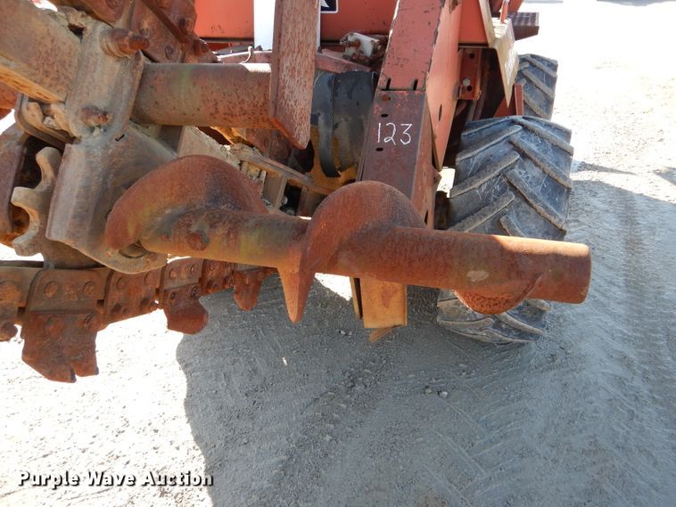 image for item DH6928 1994 Ditch Witch 7610 trencher