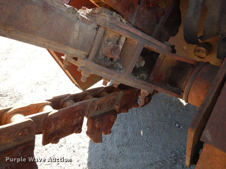 image for item DH6928 1994 Ditch Witch 7610 trencher