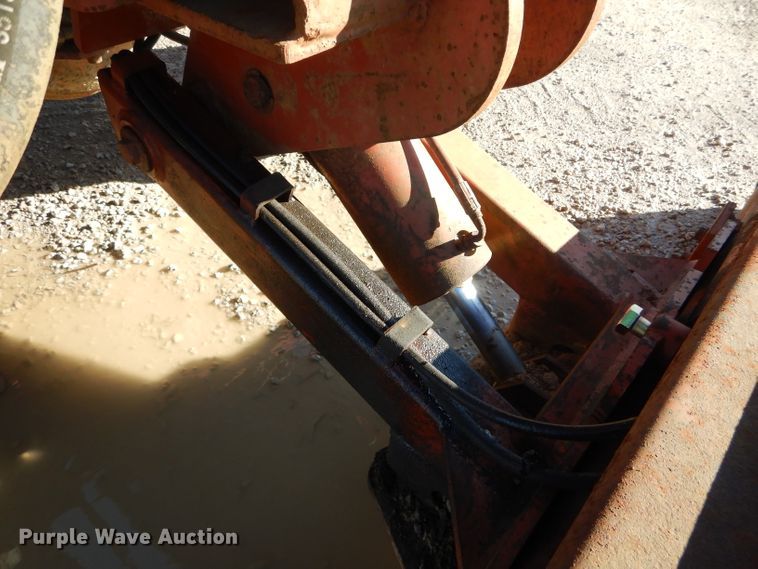 image for item DH6928 1994 Ditch Witch 7610 trencher