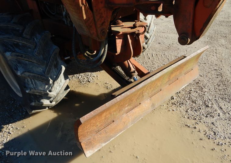 image for item DH6928 1994 Ditch Witch 7610 trencher