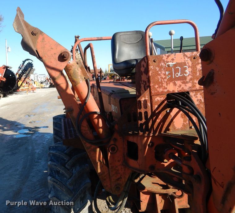 image for item DH6928 1994 Ditch Witch 7610 trencher