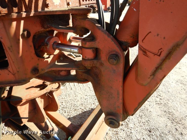 image for item DH6928 1994 Ditch Witch 7610 trencher