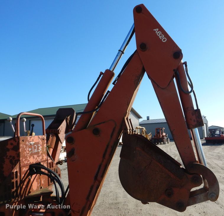 image for item DH6928 1994 Ditch Witch 7610 trencher