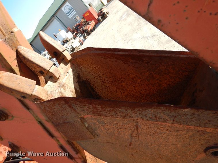 image for item DH6928 1994 Ditch Witch 7610 trencher