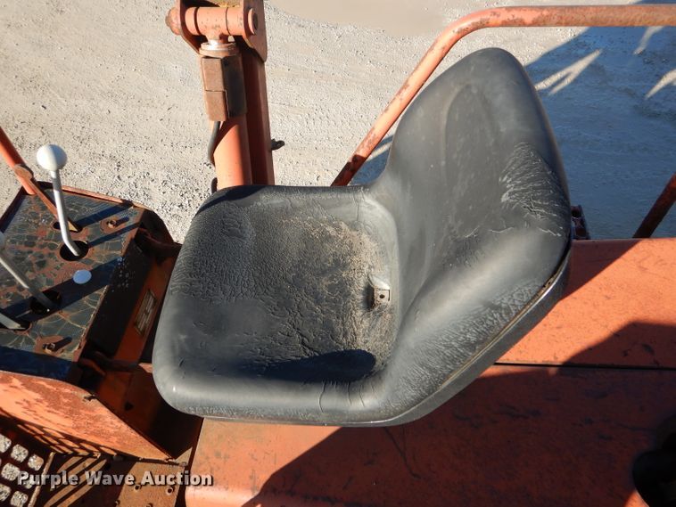 image for item DH6928 1994 Ditch Witch 7610 trencher