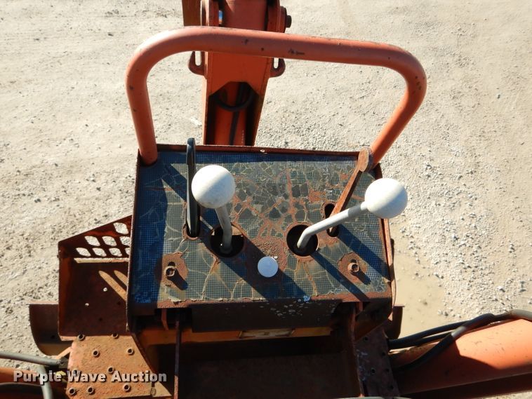 image for item DH6928 1994 Ditch Witch 7610 trencher