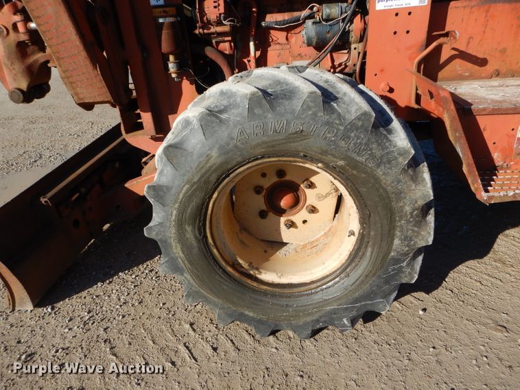 image for item DH6928 1994 Ditch Witch 7610 trencher