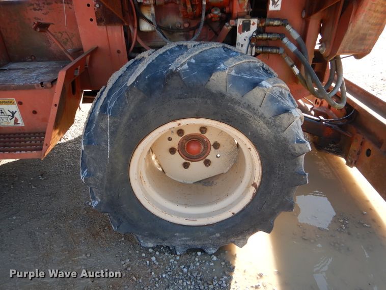 image for item DH6928 1994 Ditch Witch 7610 trencher