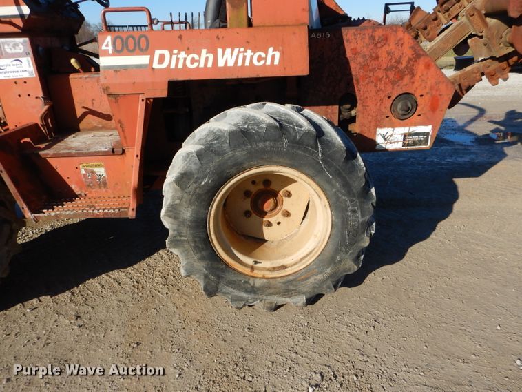 image for item DH6928 1994 Ditch Witch 7610 trencher