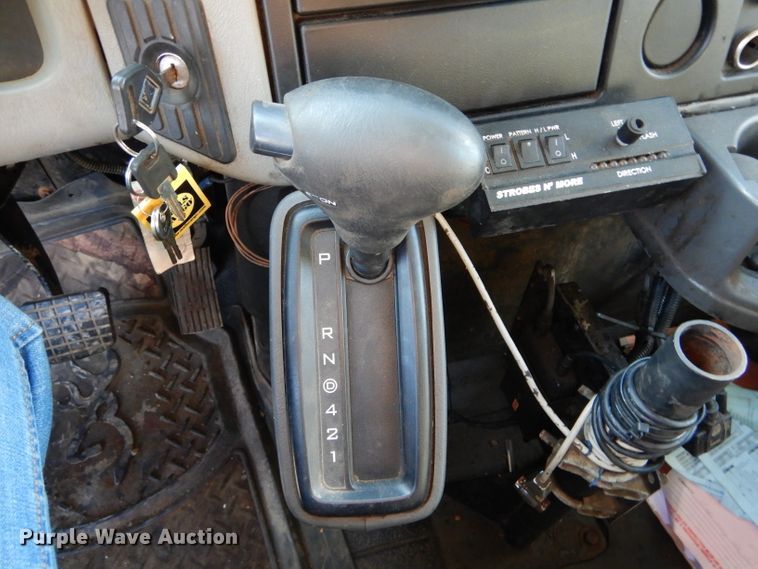 image for item DH6929 2013 International 4300 utility bed truck