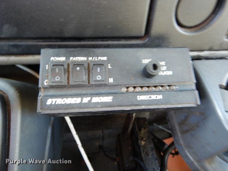 image for item DH6929 2013 International 4300 utility bed truck