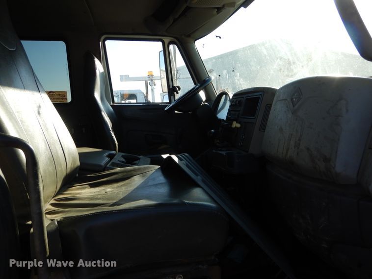 image for item DH6929 2013 International 4300 utility bed truck