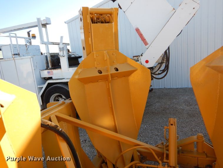 image for item DH6932 1991 Vermeer TS60S tree spade loader attachment