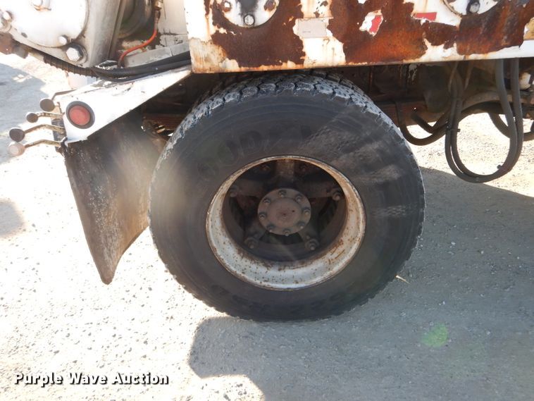 image for item DH6933 1997 GMC C8500 cable reel truck