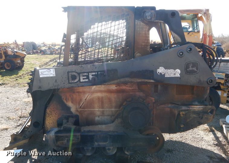 image for item DH6936 2015 John Deere 323E skid steer