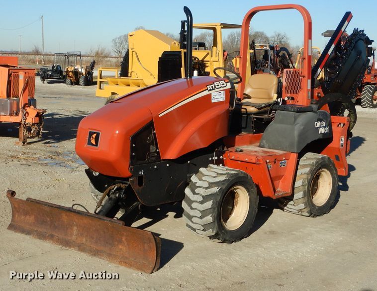 image for item DH6937 2004 Ditch Witch RT55 trencher