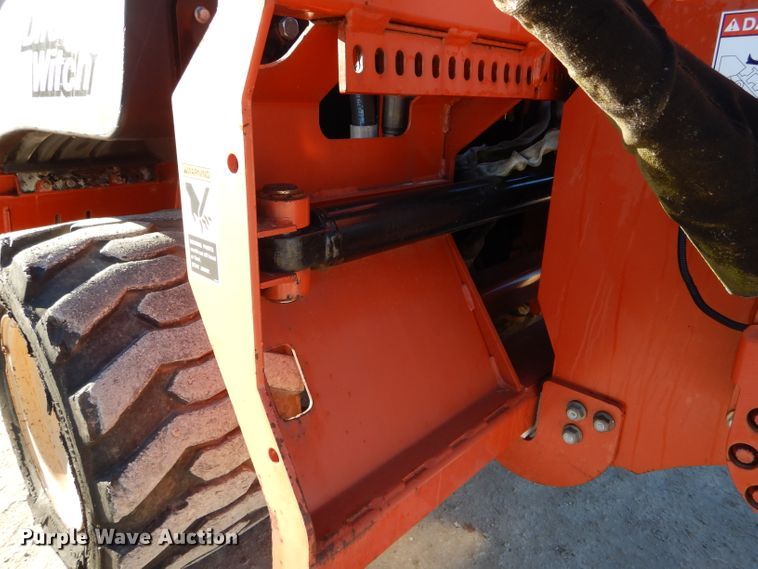 image for item DH6937 2004 Ditch Witch RT55 trencher