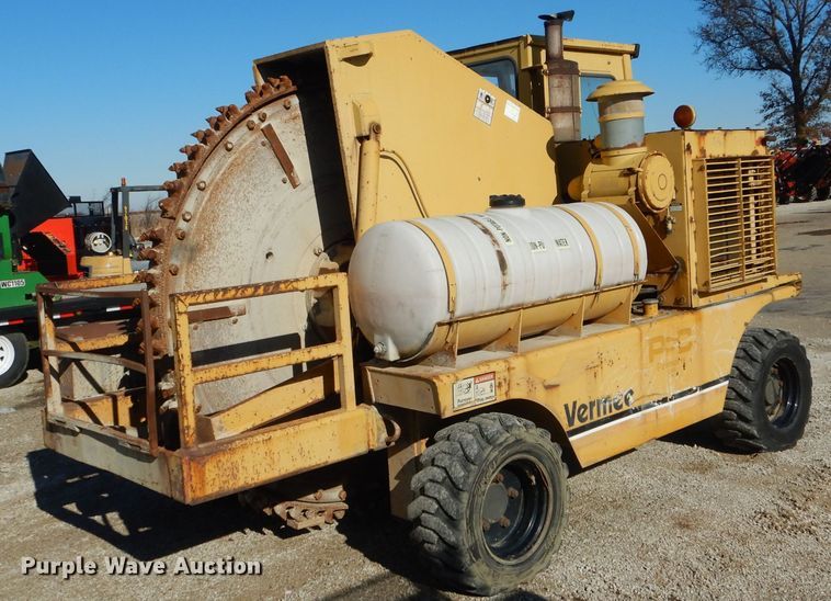 image for item DH6943 Vermeer CC135 rock saw