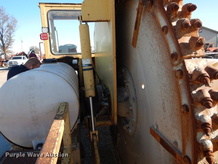 image for item DH6943 Vermeer CC135 rock saw