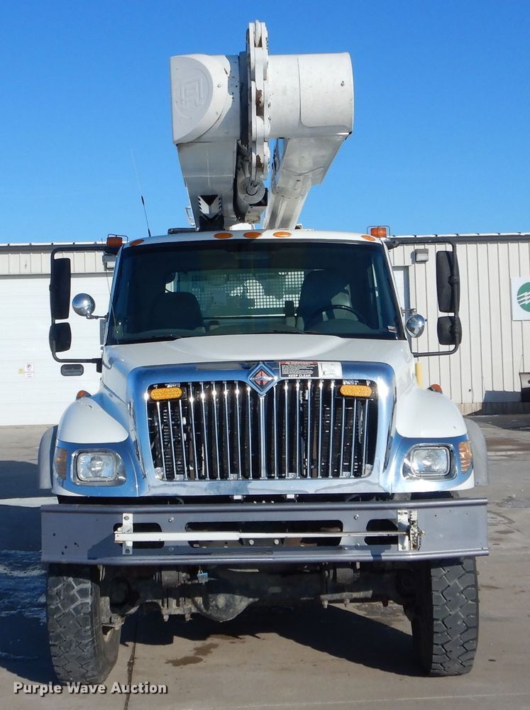 image for item DH6962 2007 International 7300 bucket truck
