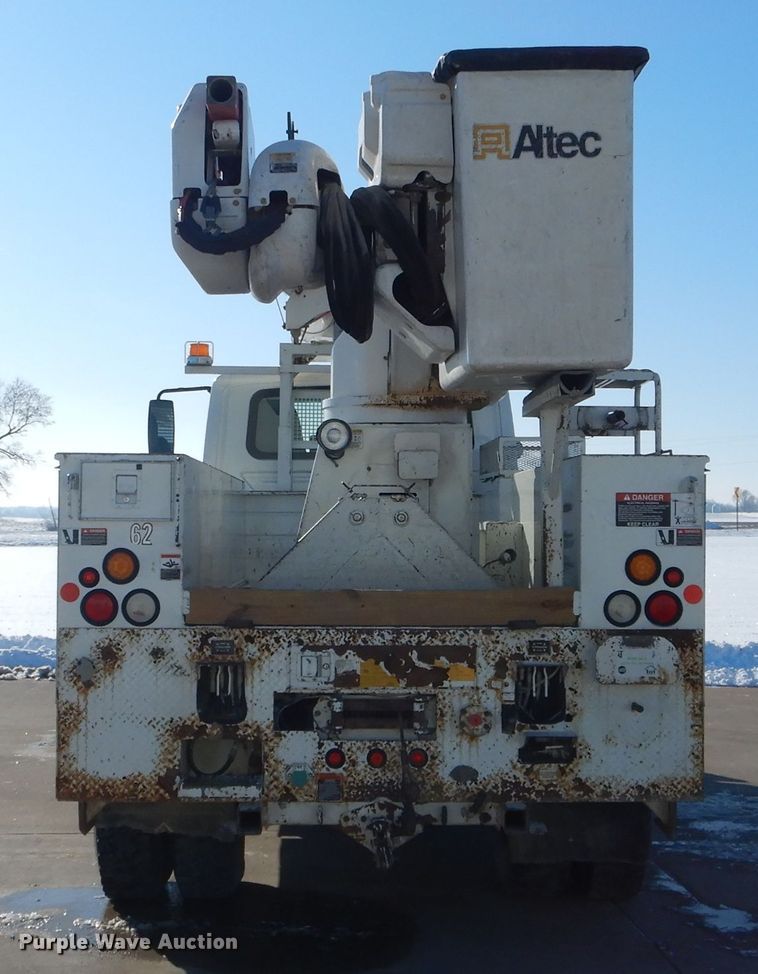 image for item DH6962 2007 International 7300 bucket truck